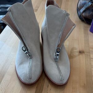 Matiko mylvia Cream Ankle Boots